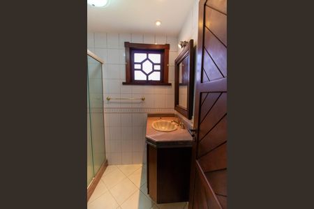 Casa de condomínio à venda com 368m², 3 quartos e 6 vagasBanheiro da Suíte 1