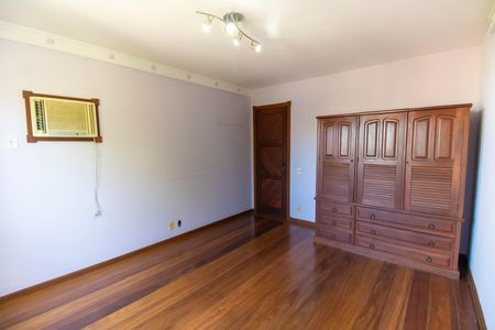 Casa de condomínio à venda com 368m², 3 quartos e 6 vagasSuíte 1