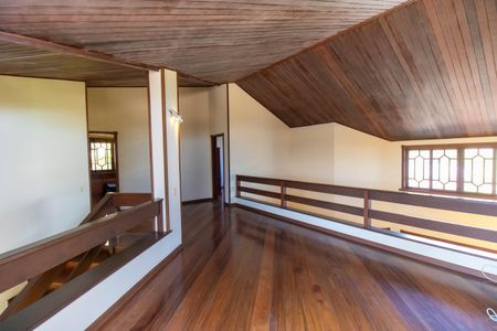 Casa de condomínio à venda com 368m², 3 quartos e 6 vagasSala 2