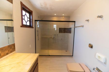 Casa de condomínio à venda com 368m², 3 quartos e 6 vagasBanheiro da Suíte 3