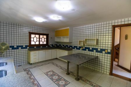 Casa de condomínio à venda com 368m², 3 quartos e 6 vagasCozinha