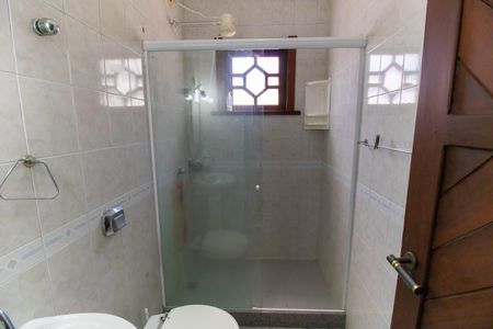 Casa de condomínio à venda com 368m², 3 quartos e 6 vagasBanheiro de serviço