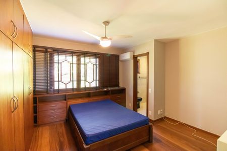 Casa de condomínio à venda com 368m², 3 quartos e 6 vagasSuíte 2