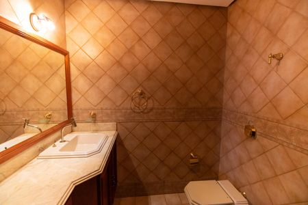 Casa de condomínio à venda com 368m², 3 quartos e 6 vagasLavabo