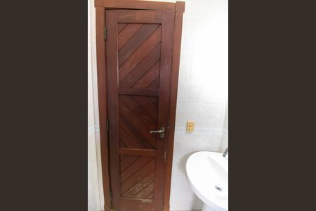 Casa de condomínio à venda com 368m², 3 quartos e 6 vagasBanheiro de serviço