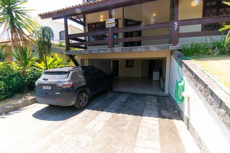 Casa de condomínio à venda com 368m², 3 quartos e 6 vagasGaragem
