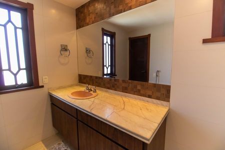 Casa de condomínio à venda com 368m², 3 quartos e 6 vagasBanheiro da Suíte 3