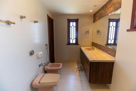 Casa de condomínio à venda com 368m², 3 quartos e 6 vagasBanheiro da Suíte 3