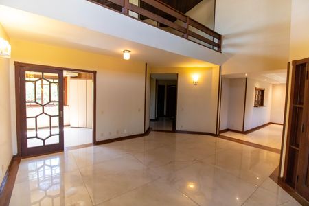 Casa de condomínio à venda com 368m², 3 quartos e 6 vagasSala