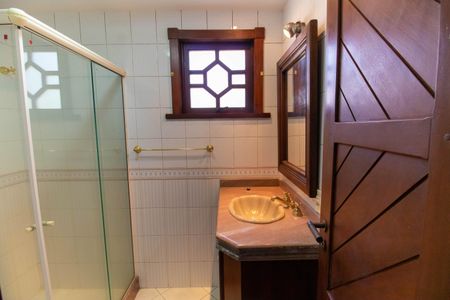 Casa de condomínio à venda com 368m², 3 quartos e 6 vagasBanheiro da Suíte 1