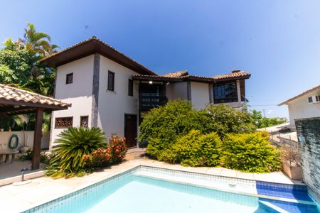 Casa de condomínio à venda com 368m², 3 quartos e 6 vagasFachada