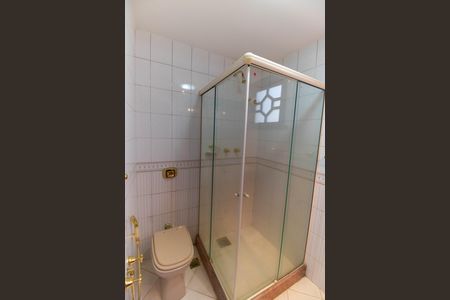 Casa de condomínio à venda com 368m², 3 quartos e 6 vagasBanheiro da Suíte 1