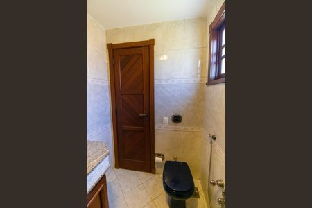 Casa de condomínio à venda com 368m², 3 quartos e 6 vagasBanheiro da Suíte 2