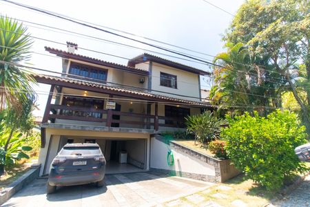 Casa de condomínio à venda com 368m², 3 quartos e 6 vagasFachada