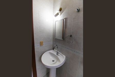 Casa de condomínio à venda com 368m², 3 quartos e 6 vagasBanheiro de serviço