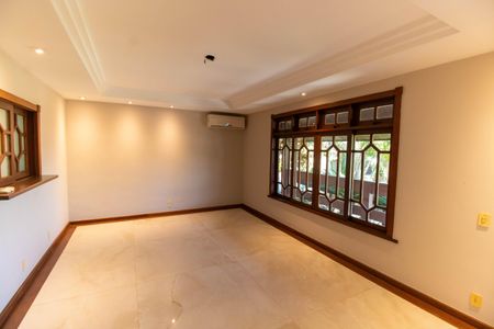 Casa de condomínio à venda com 368m², 3 quartos e 6 vagasSala