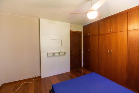 Casa de condomínio à venda com 368m², 3 quartos e 6 vagasSuíte 2