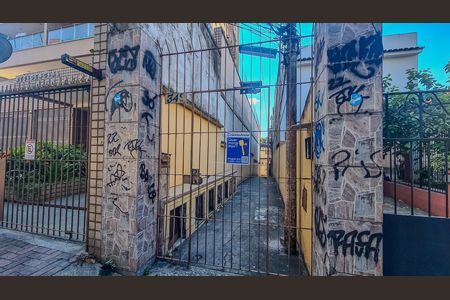 Casa para alugar com 55m², 2 quartos e sem vaga Casa para alugar com 55m², 2 quartos e sem vagaFachada do condomínio com placa