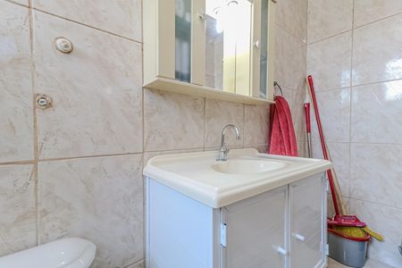 Casa para alugar com 55m², 2 quartos e sem vaga Casa para alugar com 55m², 2 quartos e sem vagaBanheiro da Suíte