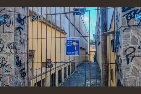 Casa para alugar com 55m², 2 quartos e sem vaga Casa para alugar com 55m², 2 quartos e sem vagaFachada do condomínio com placa