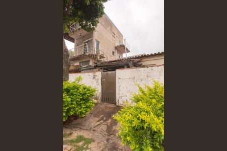 Casa à venda com 302m², 3 quartos e 4 vagas Casa à venda com 302m², 3 quartos e 4 vagasFachada