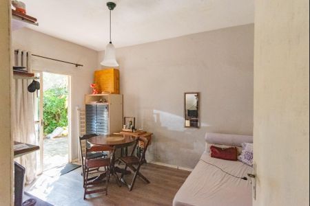 Casa à venda com 302m², 3 quartos e 4 vagas Casa à venda com 302m², 3 quartos e 4 vagasComércio Anexo