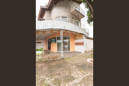 Casa à venda com 302m², 3 quartos e 4 vagas Casa à venda com 302m², 3 quartos e 4 vagasFachada