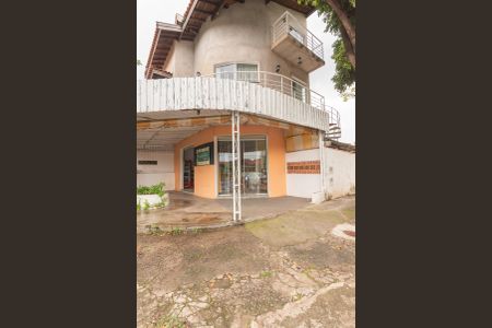 Casa à venda com 302m², 3 quartos e 4 vagas Casa à venda com 302m², 3 quartos e 4 vagasFachada