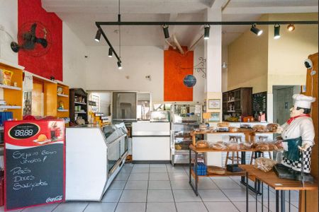 Casa à venda com 302m², 3 quartos e 4 vagas Casa à venda com 302m², 3 quartos e 4 vagasComércio Anexo