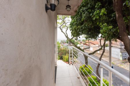 Casa à venda com 302m², 3 quartos e 4 vagas Casa à venda com 302m², 3 quartos e 4 vagasSacada da Sala