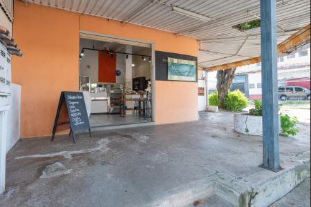 Casa à venda com 302m², 3 quartos e 4 vagas Casa à venda com 302m², 3 quartos e 4 vagasComércio Anexo