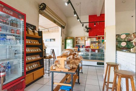 Casa à venda com 302m², 3 quartos e 4 vagas Casa à venda com 302m², 3 quartos e 4 vagasComércio Anexo