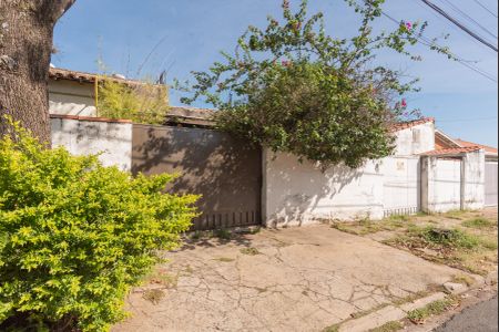 Casa à venda com 302m², 3 quartos e 4 vagas Casa à venda com 302m², 3 quartos e 4 vagasFachada