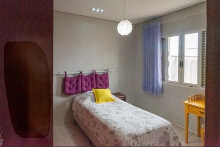 Casa à venda com 302m², 3 quartos e 4 vagas Casa à venda com 302m², 3 quartos e 4 vagasQuarto 2