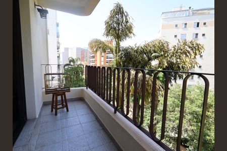 Apartamento à venda com 213m², 4 quartos e 2 vagasVaranda 