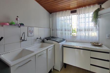 Casa à venda com 160m², 3 quartos e 2 vagas Casa à venda com 160m², 3 quartos e 2 vagasÁrea de Serviço