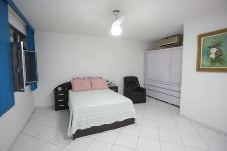 Casa à venda com 715m², 4 quartos e 8 vagasQuarto Suíte