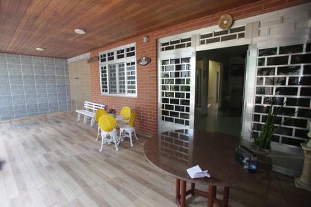 Casa à venda com 715m², 4 quartos e 8 vagasVaranda