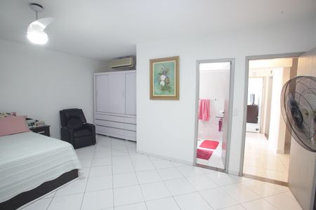 Casa à venda com 715m², 4 quartos e 8 vagasQuarto Suíte