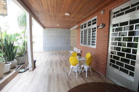 Casa à venda com 715m², 4 quartos e 8 vagasVaranda