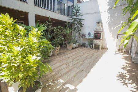 Casa à venda com 715m², 4 quartos e 8 vagasQuintal