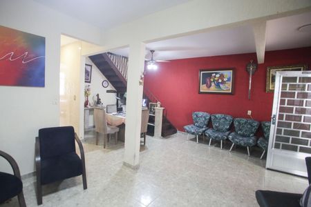 Casa à venda com 715m², 4 quartos e 8 vagasSala