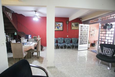 Casa à venda com 715m², 4 quartos e 8 vagasSala