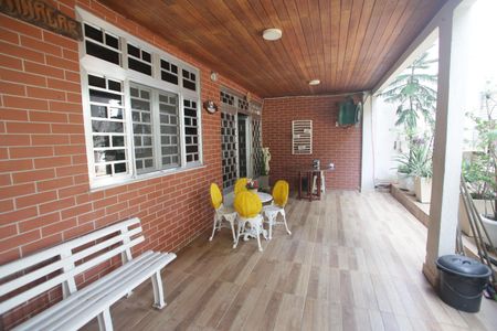 Casa à venda com 715m², 4 quartos e 8 vagasVaranda
