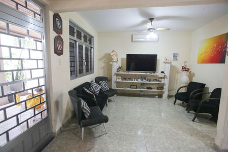 Casa à venda com 715m², 4 quartos e 8 vagasSala