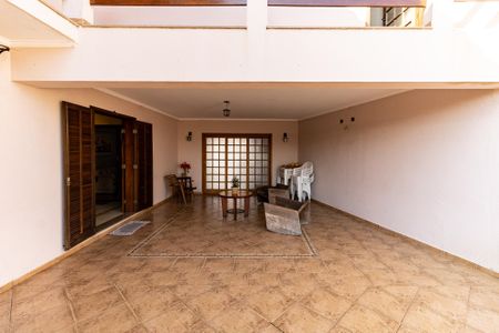Casa à venda com 250m², 3 quartos e 3 vagas Casa à venda com 250m², 3 quartos e 3 vagasQuintal