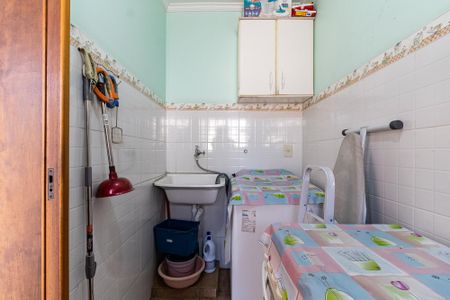 Casa à venda com 250m², 3 quartos e 3 vagas Casa à venda com 250m², 3 quartos e 3 vagasÁrea de Serviço