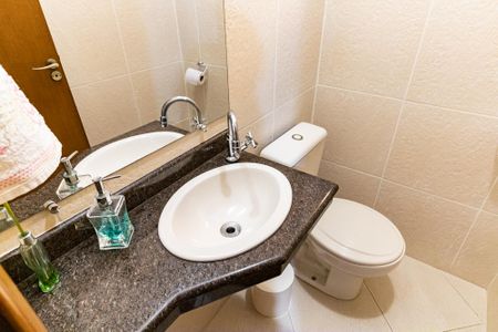 Casa à venda com 250m², 3 quartos e 3 vagas Casa à venda com 250m², 3 quartos e 3 vagasLavabo