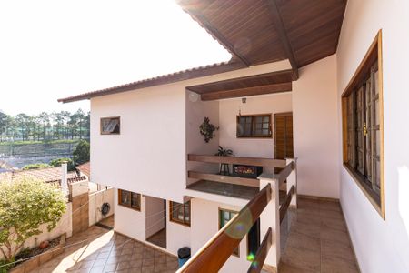 Casa à venda com 250m², 3 quartos e 3 vagas Casa à venda com 250m², 3 quartos e 3 vagasVaranda