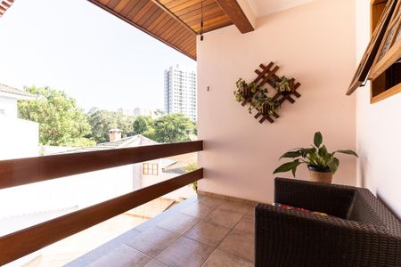 Casa à venda com 250m², 3 quartos e 3 vagas Casa à venda com 250m², 3 quartos e 3 vagasVaranda